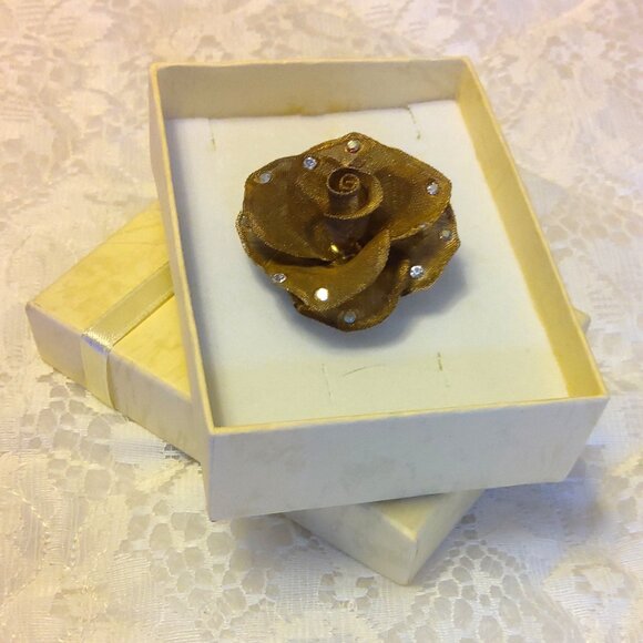 Vintage Rhinestone Gold Tone Rose Metal Brooch Timeless VTG Jewelry Pin - Picture 8 of 9